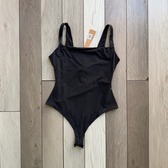 SKIMS Tops - SKIMS Fits everybody Square Neck Bodysuit